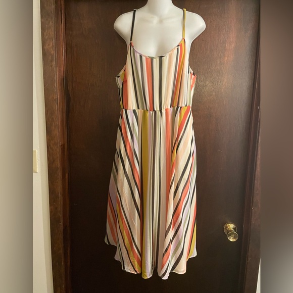 Torrid Brand Women's size 2 Midi Chiffon Pleated Dress White Stripes - Picture 9 of 9